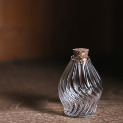 [ Swirl ] 小瓶ミニ　・　手作りガラス小瓶　無色グラス　透明　調味料入れ　スパイスボトル　ガラス瓶　種入れ　小 2枚目の画像