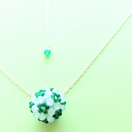 アベンチュリン（インド翡翠）とグリーン瑪瑙の花編みネックレス sv925  
