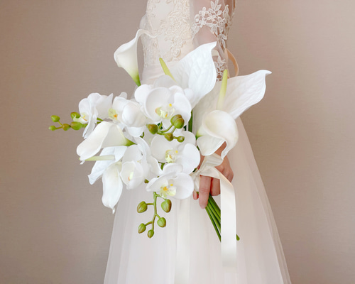 ウエディングブーケ 造花 白 春 胡蝶蘭 クラッチブーケ 上品 きれいめ