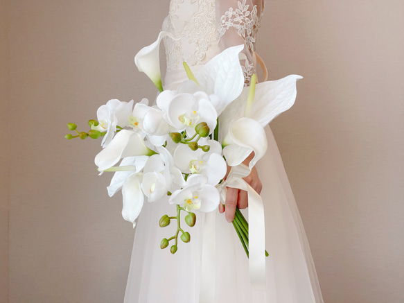 ウエディングブーケ 造花 白 春 胡蝶蘭 クラッチブーケ 上品