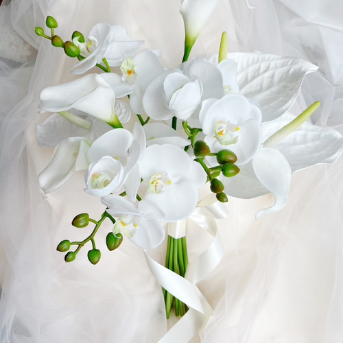 ウエディングブーケ 造花 白 春 胡蝶蘭 クラッチブーケ 上品 きれいめ