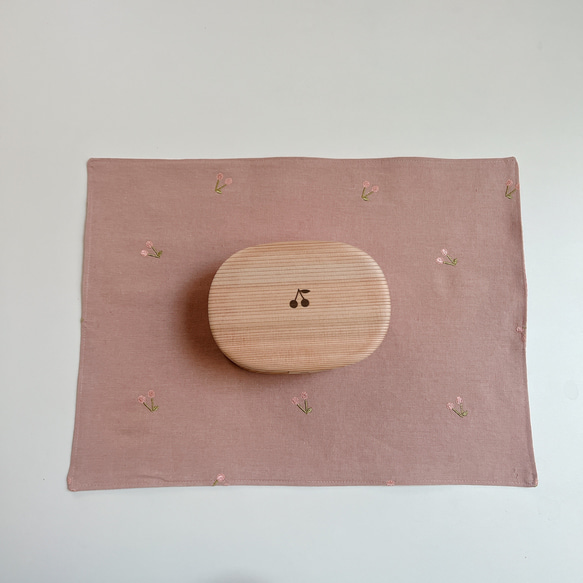 ັ   くすみピンク×パステルさくらんぼ刺繍  /  ランチョンマット ＆ 給食袋 ັ 2枚目の画像