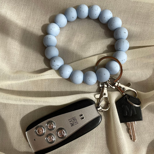 ブレスレット感覚で鍵を持ち歩くリストレットキーホルダー