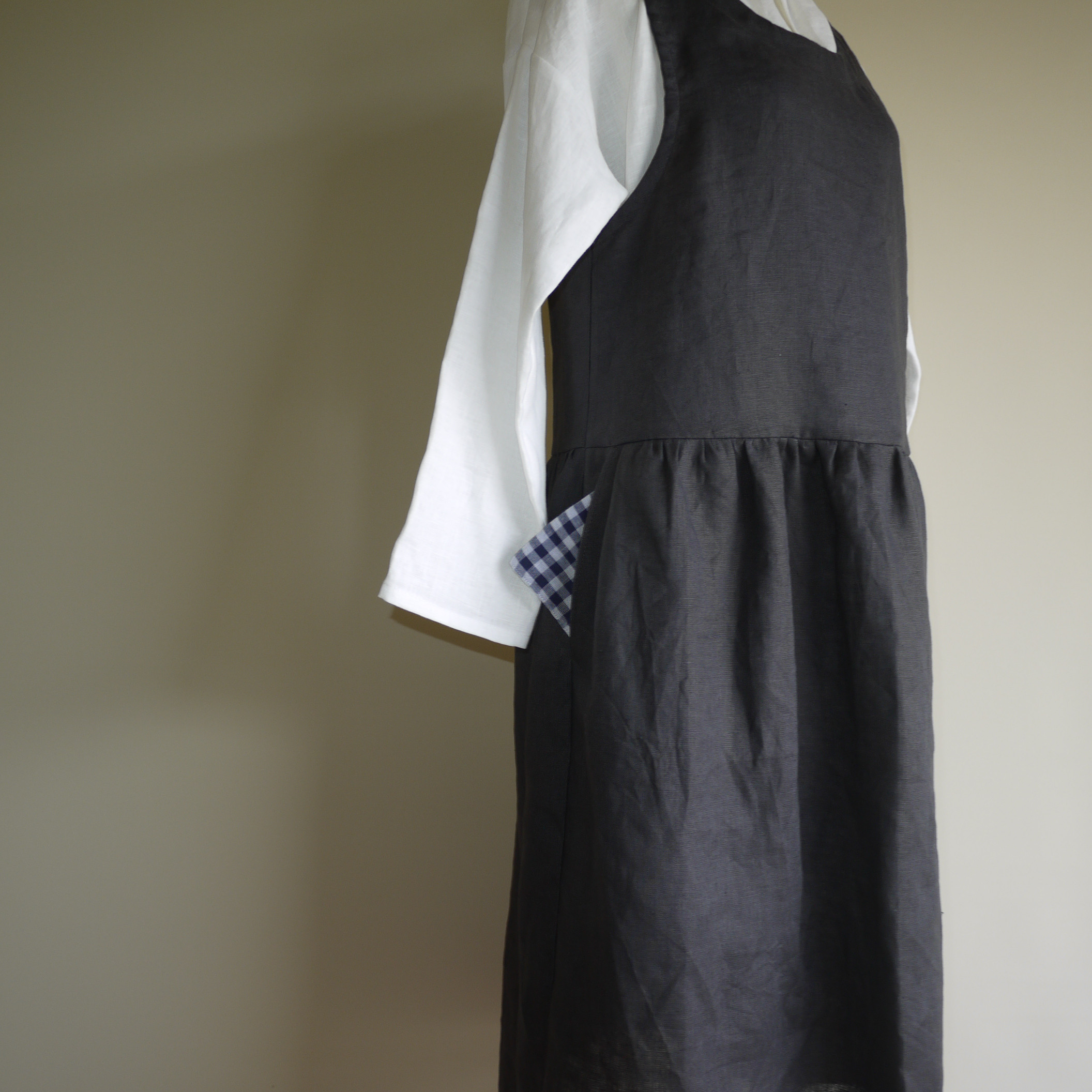 リネン◇バックリボンワンピース◇チャコール◇M・Ⅼ・LL（リネン100％）