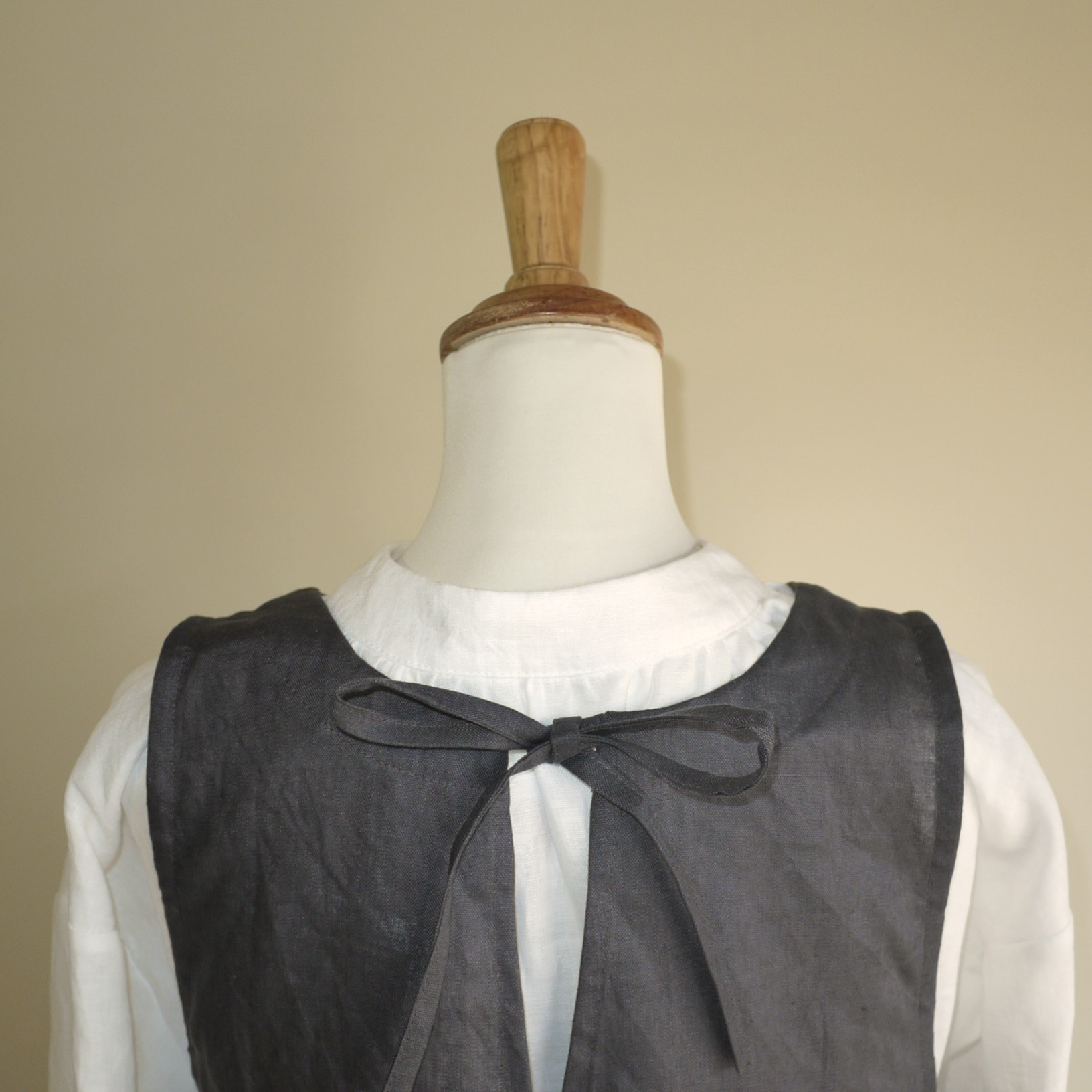 リネン◇バックリボンワンピース◇チャコール◇M・Ⅼ・LL（リネン100％）