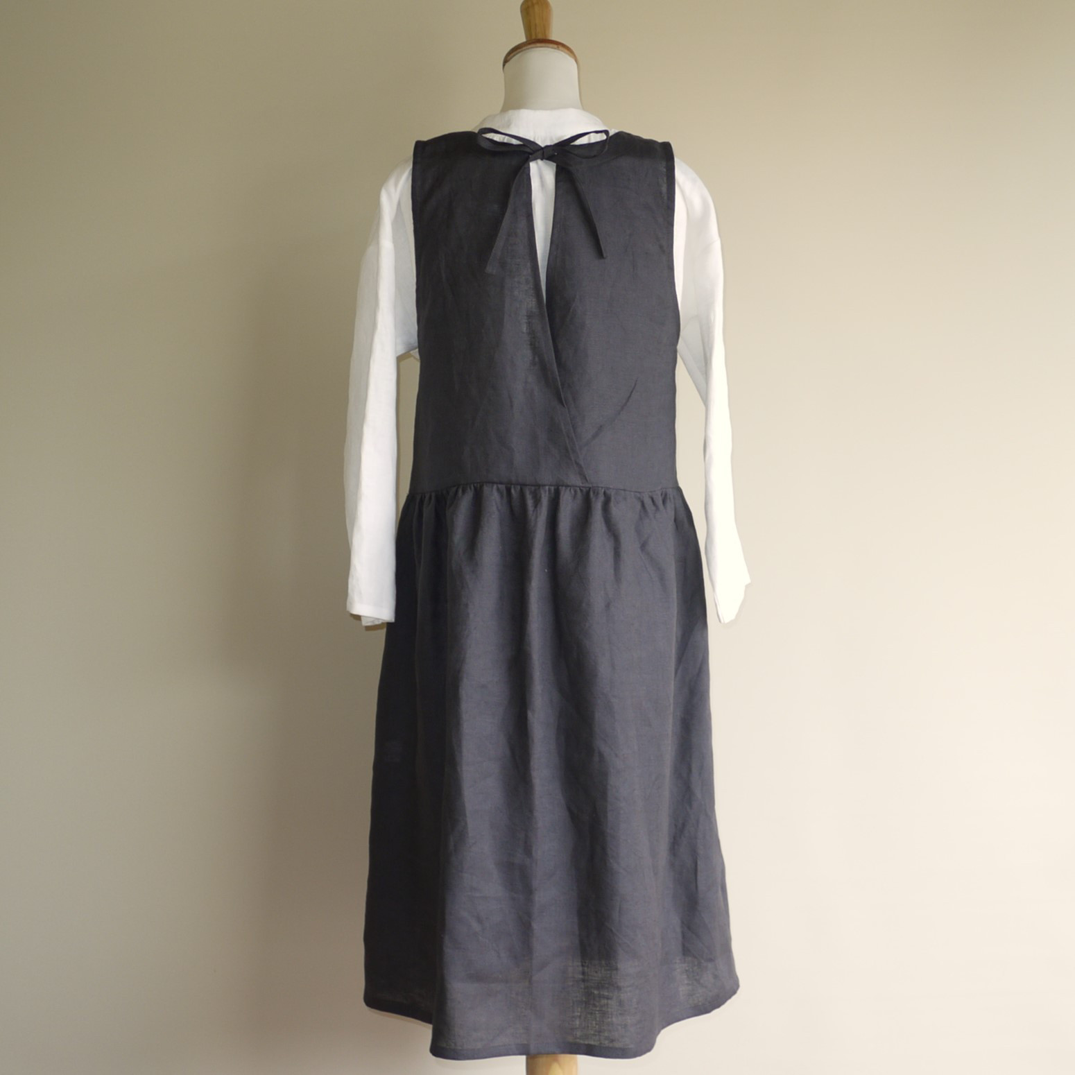 リネン◇バックリボンワンピース◇チャコール◇M・Ⅼ・LL（リネン100％）