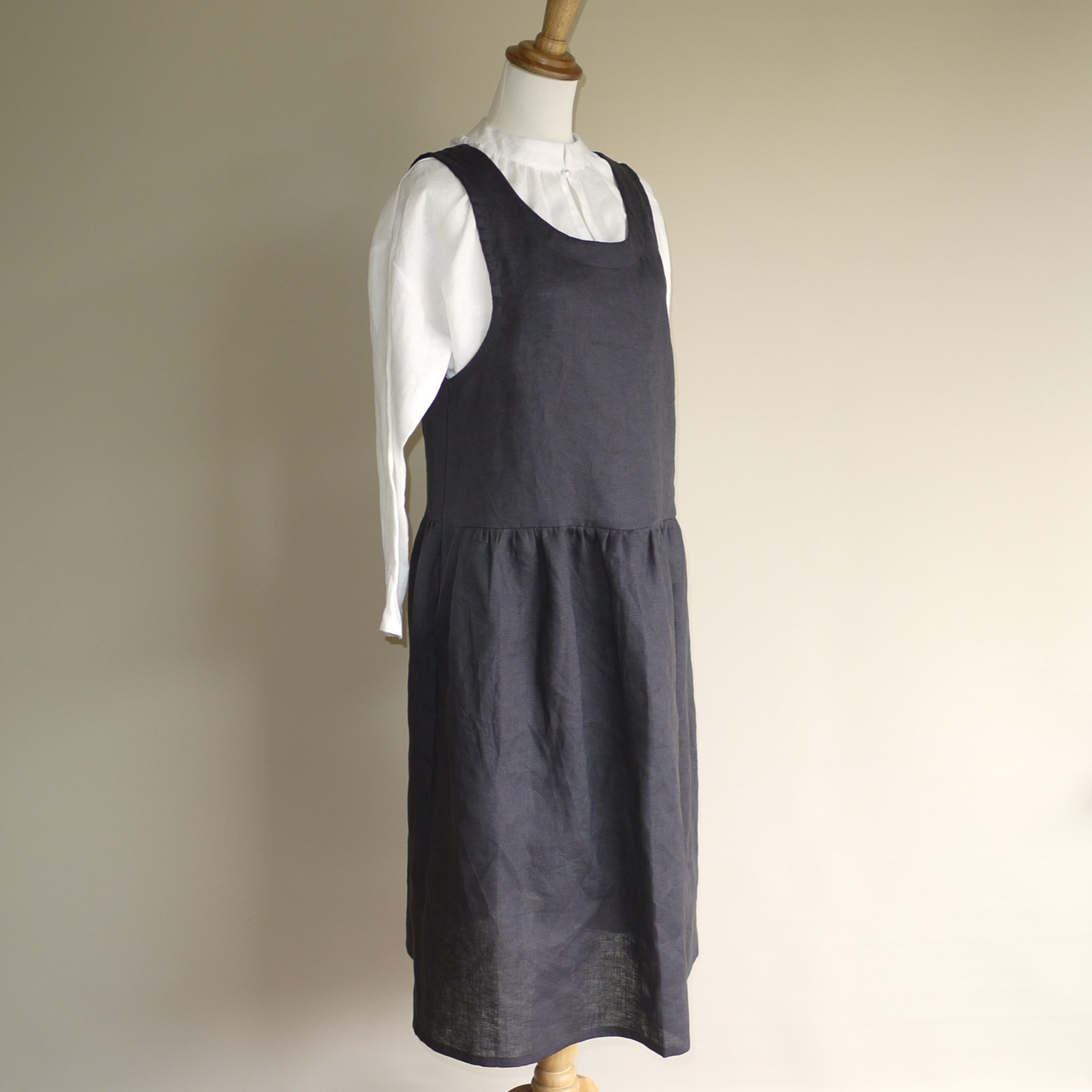 リネン◇バックリボンワンピース◇チャコール◇M・Ⅼ・LL（リネン100％）