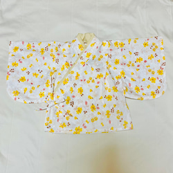 ベビー袴　ハンドメイド　ベビー着物　白地に淡い黄色い花柄　刺繍　60 70 80サイズ 4枚目の画像