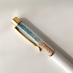 再販【海と泡と砂のボールペン〜グラデーションver〜】　キラキラ　ビーズ　海　ハーバリウムボールペン　プレゼントにも❀ 5枚目の画像