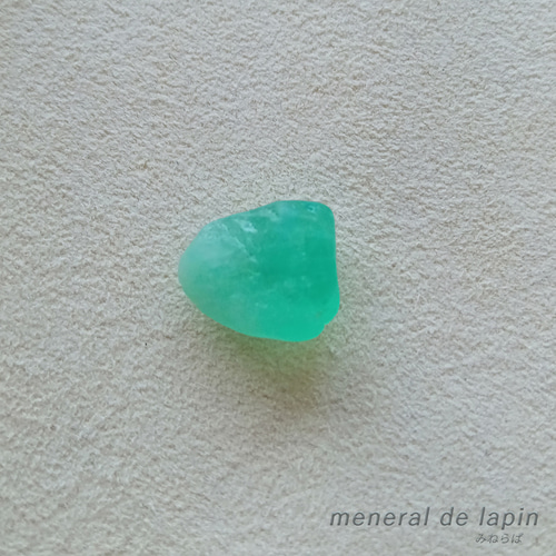 エメラルド原石 3.94カラット 天然石 mineral de lapin 通販