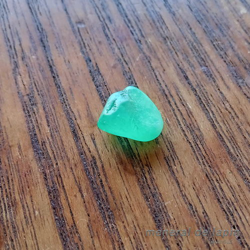 エメラルド原石 3.94カラット 天然石 mineral de lapin 通販