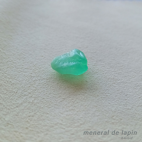 エメラルド原石 3.94カラット 天然石 mineral de lapin 通販 15729981