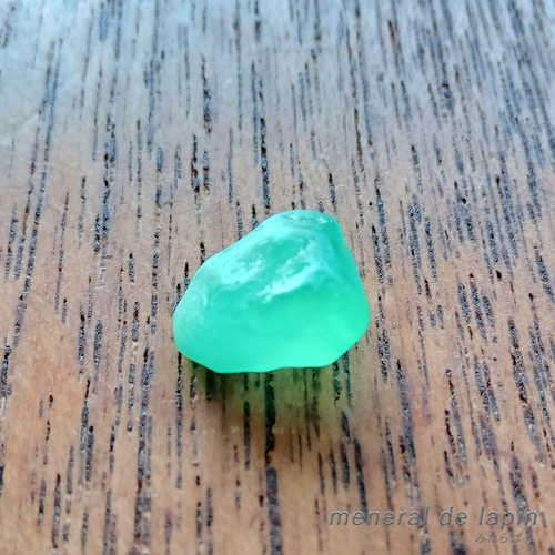 エメラルド原石 3.94カラット 天然石 mineral de lapin 通販 15729981