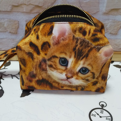 未使用！Yves Delorme　ベンガルキャット柄ポーチ☆彡 CATDAY フラットポーチ ベンガル 猫雑貨 猫好き ギフト コスメポーチ