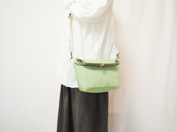 【現品限定　サンプルセール】帆布がまぐち2wayショルダーバッグ≪ピスタチオグリーン≫ 2枚目の画像