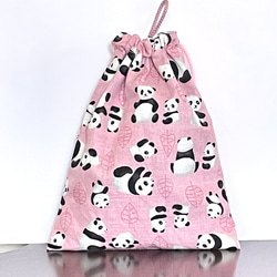 仲良しパンダ親子巾着袋　25×20 ループ、撥水加工裏付き　　ピンク 1枚目の画像