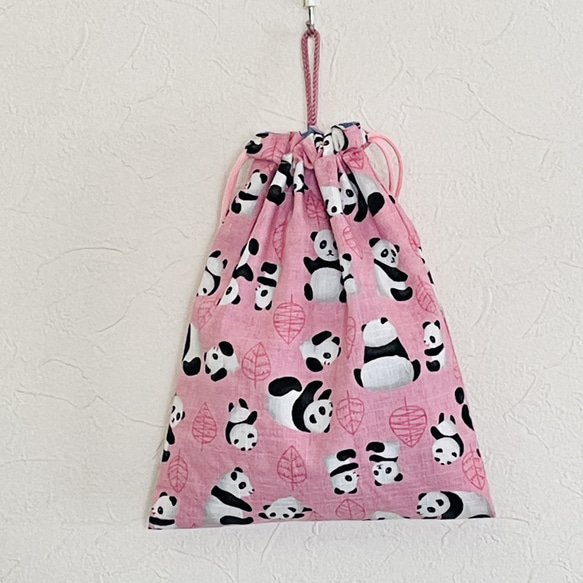 仲良しパンダ親子巾着袋　25×20 ループ、撥水加工裏付き　　ピンク 2枚目の画像