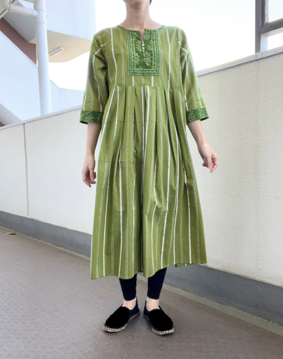インド綿 ワンピース 飾りボタン付き ライトグリーン スクリーン