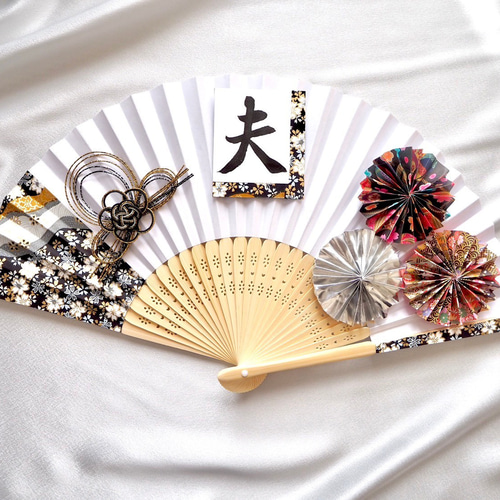 扇子 伝統とモダンの邂逅。チタンとシルクの高級扇子｜TTi-718/918 SE V2