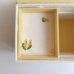 【オーダー制作品】ミモザ刺繍のマグネットボックス~心ときめく、暮らし映えする収納 11枚目の画像