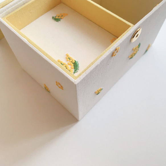 【オーダー制作品】ミモザ刺繍のマグネットボックス~心ときめく、暮らし映えする収納 9枚目の画像