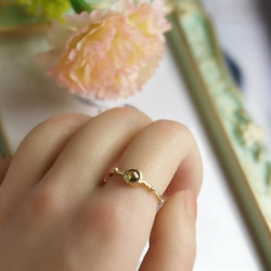 再販多数！小さい丸「ペリドットローズカット」肩に繊細な星ダイヤ施す　ビンテージローマ風リング 3枚目の画像