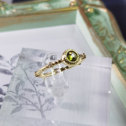 再販多数！小さい丸「ペリドットローズカット」肩に繊細な星ダイヤ施す　ビンテージローマ風リング 2枚目の画像