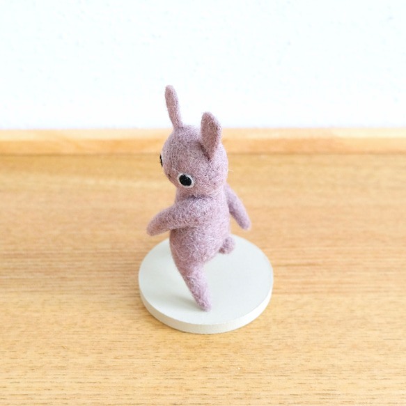 ふりむきウサギ：グレー【羊毛フェルト】 6枚目の画像