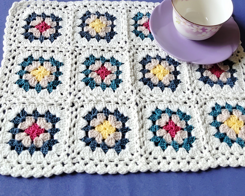 スクエア❣️　マルチマット　マルチカバー　玄関マット　手編み　ハンドメイド スクエア❣️ マルチマット マルチカバー 玄関マット 手編み