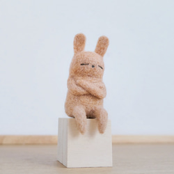 うたたねウサギ：アイボリー【羊毛フェルト】 4枚目の画像