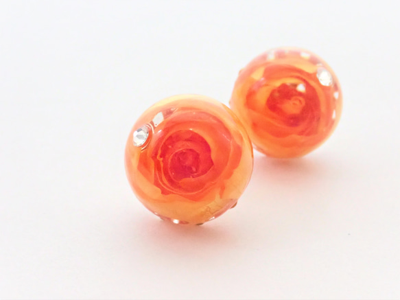 晶瑩　玫瑰乾燥花✕施華洛世奇　樹脂加工耳針　可轉耳夾　空郵台灣5-7天 第3張的照片