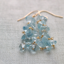 Aquamarine（earring） 空色のアクアマリンを長めにつないだ耳飾り 4枚目の画像