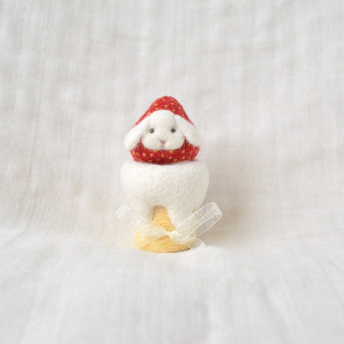 キャンドルケーキないちごうさぎさん 〈プレーン〉/ 羊毛フェルト 置物