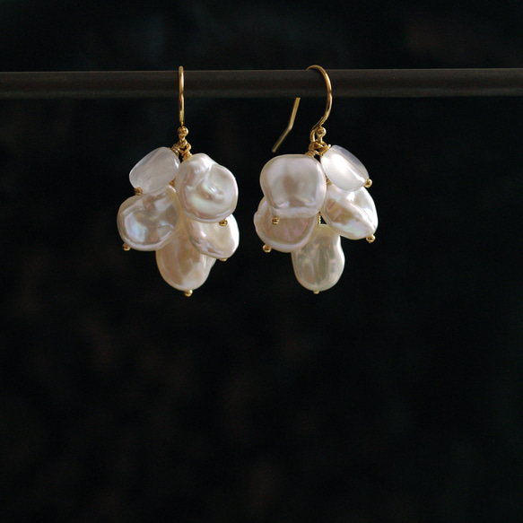 fusa : Keshi Pearl , Moonstone（earring） 芥子パールとムーンストーン 1枚目の画像