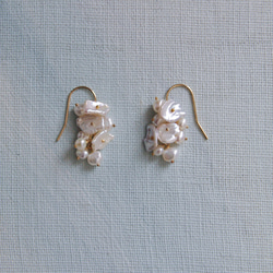 fusa : hira & keshi Pearl（earring） 花びらパールと芥子パールの玉房の耳飾り 10枚目の画像