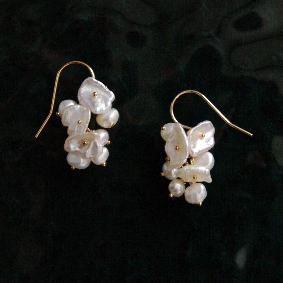fusa : hira & keshi Pearl（earring） 花びらパールと芥子パールの玉房の耳飾り