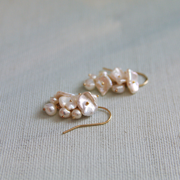 fusa : hira & keshi Pearl（earring） 花びらパールと芥子パールの玉房の耳飾り 12枚目の画像