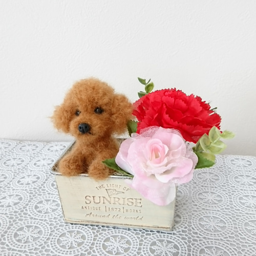 羊毛フェルト母の日ギフト・花のアレンジメント付き・わんちゃん 羊毛フェルト 犬 トイプードル ☆母の日ギフト☆ アレンジメント 羊毛