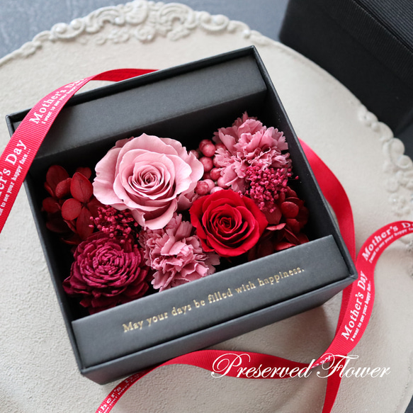 スモーキーピンクのバラとカーネーションのフレームボックス｜母の日・誕生日・退職祝い　pre.090 1枚目の画像