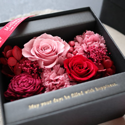 スモーキーピンクのバラとカーネーションのフレームボックス｜母の日・誕生日・退職祝い　pre.090 3枚目の画像