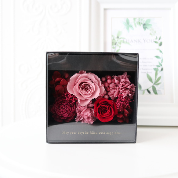 スモーキーピンクのバラとカーネーションのフレームボックス｜母の日・誕生日・退職祝い　pre.090 2枚目の画像