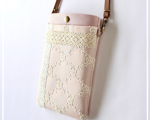 刺繍×レースのスマホポーチ くすみピンク×くすみピンク スマホ