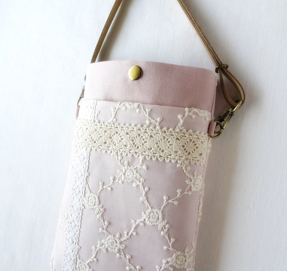 刺繍×レースのスマホポーチ くすみピンク×くすみピンク スマホショルダー ポシェット サコッシュ 花柄　プレゼント 3枚目の画像