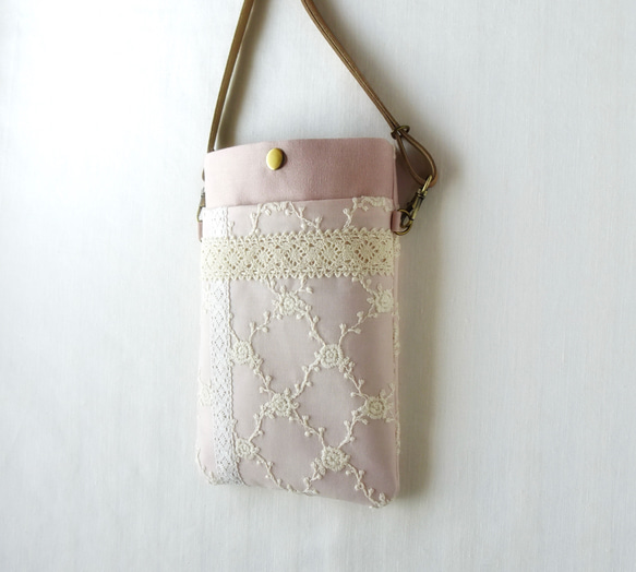 刺繍×レースのスマホポーチ くすみピンク×くすみピンク スマホショルダー ポシェット サコッシュ 花柄　母の日 4枚目の画像