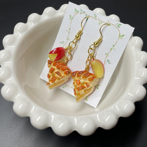受注生産》焼き立てアップルパイのピアス♡フェイクスイーツ