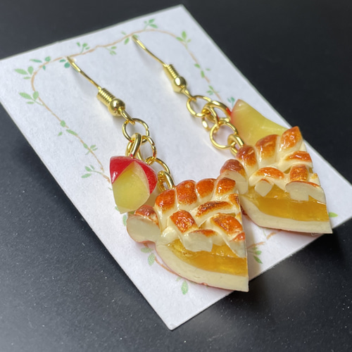 受注生産》焼き立てアップルパイのピアス♡フェイクスイーツ