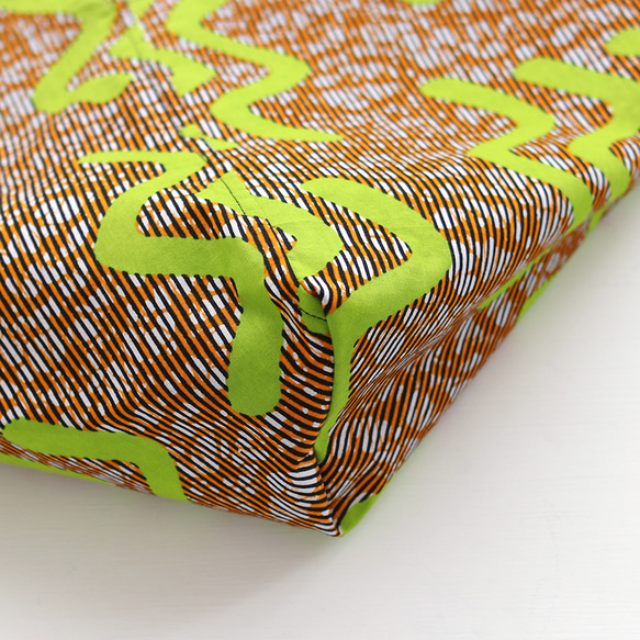 alinのあづま袋 M 50cm かごバッグに アフリカンバティックあずま袋 マチ付き  （緑の波/オレンジ）. 6枚目の画像