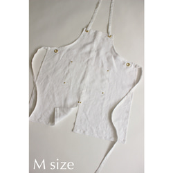 上質リネン キッズエプロン【 Eyelet switching kids apron 】White S,M,L 3枚目の画像