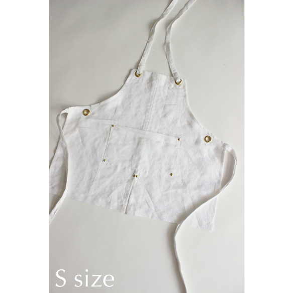 上質リネン キッズエプロン【 Eyelet switching kids apron 】White S,M,L 2枚目の画像