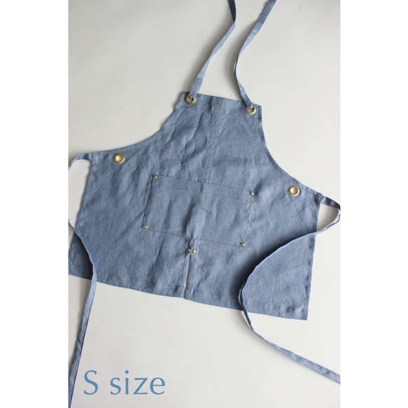 上質リネン エプロン【 Eyelet switching kids apron】Grayish blue S,M,L 2枚目の画像